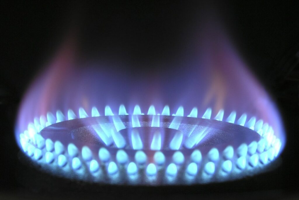 O nouă țeapă dată românilor: guvernul garantează profiturile colosale ale firmelor din energie, subvenționându-le de la bugetul de stat
